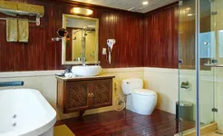 Paradise Peak Junior Suite bathroom Halong