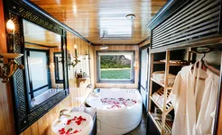 Starlight Cruise - Bathroom